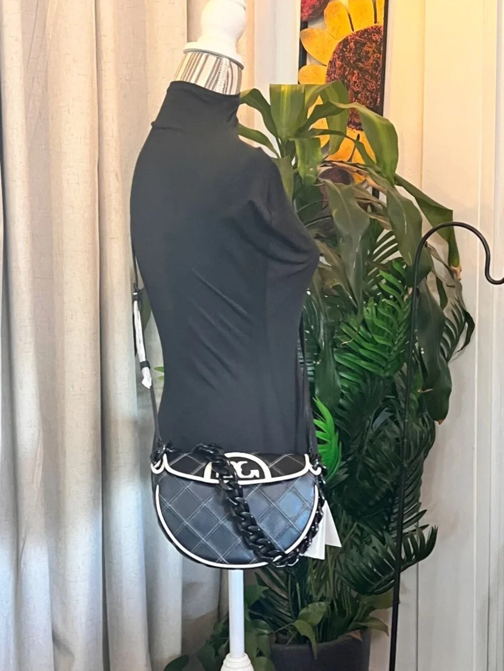 NEW WITH TAGS!  Authentic Tory Burch Black and White 1/2 Moon Fleming Handbag